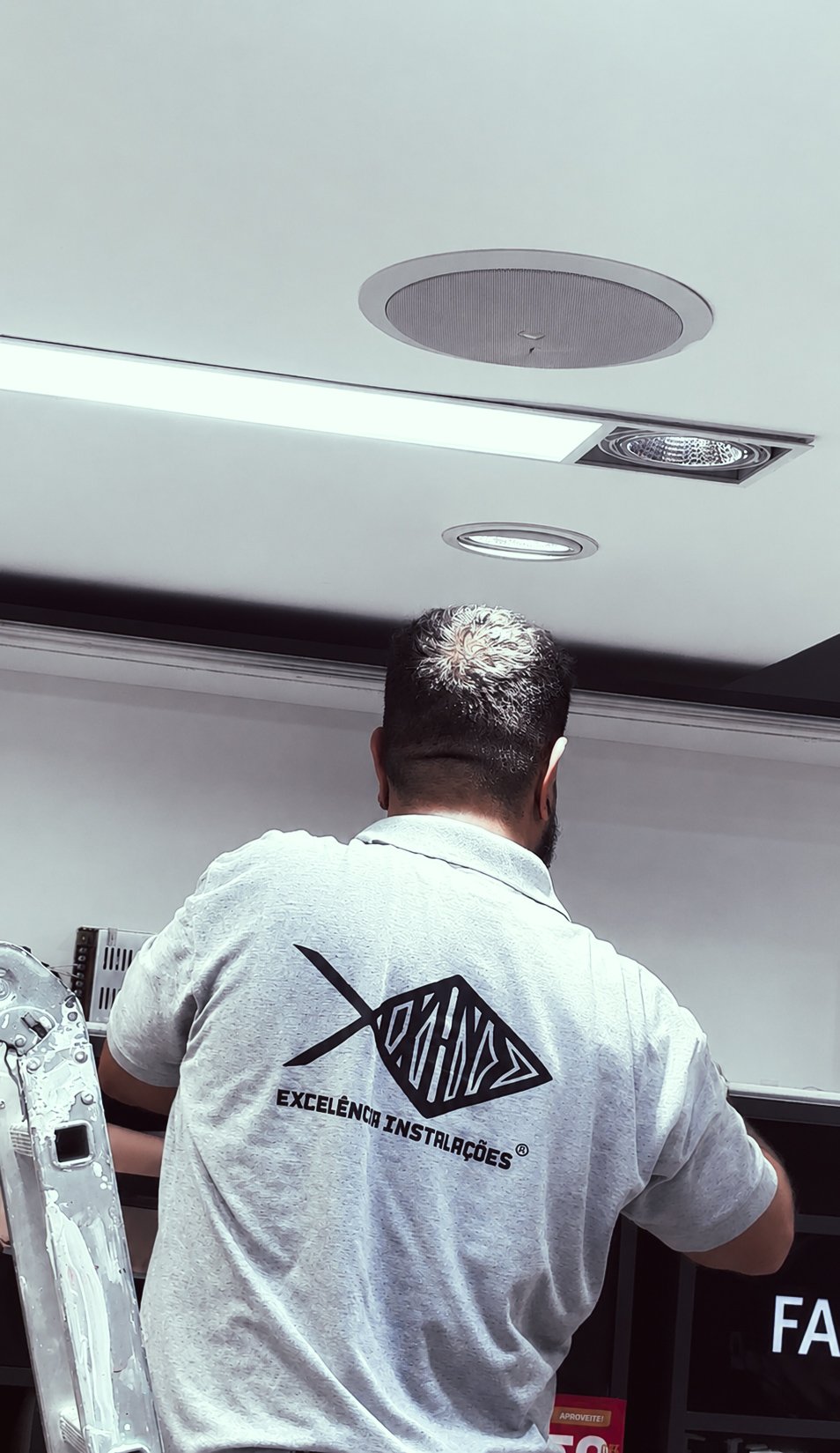 Equipe Excelência Instalações em serviço